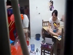 大学女子寮盗撮動画 パンツ姿で茹でトウモロコシに噛り付く女の子