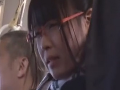 通学バスで気弱そうなメガネのJKを痴漢動画