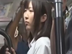 バスで通学中の童顔のJKをレイプ痴漢しちゃう動画