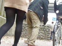 美脚街撮り! コート着て短いスカートで寒そうに歩く女性を追いかけるパンストフェチ