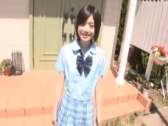 笑顔が眩しい現役女子校生とこの後ありえない激しさの生セックスをしますwwww