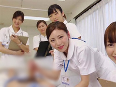 看護学生に性交処置の見本を見せる看護師の手コキ