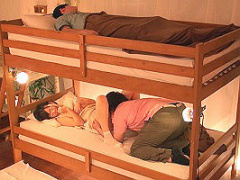 モニタリング 彼氏が2段ベッドの上で寝ているのにも関わらず、彼氏の男友...