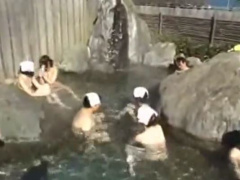混浴露天風呂盗撮 老若男女みんなタオル1枚、家族や友達と入浴している人気の混浴温泉を隠し撮り!