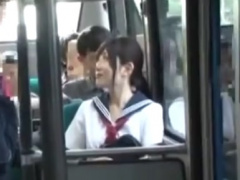 美少女系なセーラー服JKをバスで痴漢動画