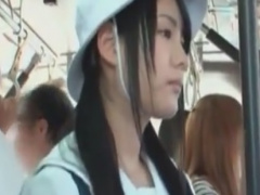 バス通学中の童顔JKのお尻をなでまわす痴漢動画