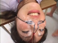 鼻フックをしたお姉さんに顔射する動画