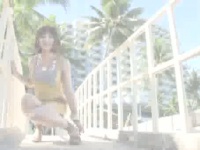 IV セクシーな熟女が若い娘に負けじとビキニでセクシーなイメージビデオ