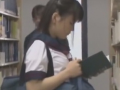 図書館で大人しそうなセーラー服のJKをレイプ痴漢動画