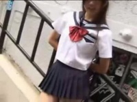 セーラー服のスカートの丈が短すぎる美少女のイメージビデオ