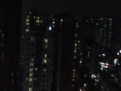 民家盗撮 ソウルの高層マンションの1室を望遠カメラで覗くと、女性が無防...
