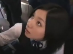 バスで痴漢師にフェラチオさせられる巨乳JK動画