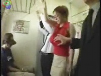 昭和の爆乳女優大浦あんなに電車の中で痴漢しおっぱいを揉む動画