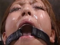 爆乳お姉さんHitomi の顔に精子をぶっかける動画