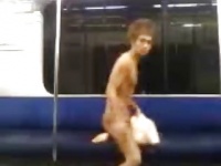 電車の中で全裸でオナホに突っ込んでる変態野郎を発見w