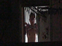 隣の家の女子を窓越しに撮影してたら、カメラに気がついているのにオッパ...