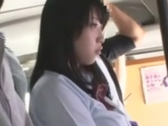 バス通学中のMっぽい巨乳JKを集団で痴漢する動画