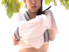 着エロ アヒル口現役JK美少女アイドルのニーハイ制服脱衣な紐ビキニ下乳注意なイメージ
