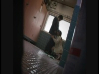 公衆トイレ中に侵入してきた男をフェラって立ちバックする熟女