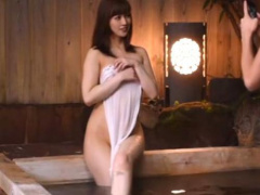 ナンパしたママ友集団の激カワ若妻と混浴温泉で不倫SEX!