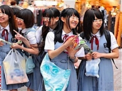 田舎から修学旅行で上京したウブな女子校生に都会派マラで性教育ww