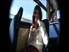 盗撮動画 通勤中のバス車内で可愛いギャルの座りパンチラ