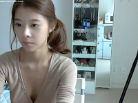 ライブチャット 韓国の美人お姉さんが腰を振りながらセクシーダンスして脱...