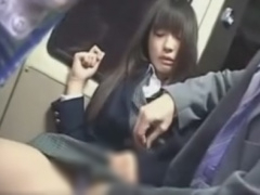 バスで居眠りしている美少女JKに痴漢してフェラチオ口内射精フィニッシュ動画