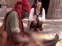 黒髪美少女がアフリカに赴き原住民と野性的なハードセックス!