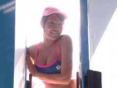 素人ナンパ ビーチで海水浴客の安全を守っているライフセーバーに媚薬を盛ったら発情!