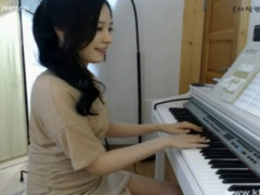 色っぽくてえっろい美人すぎるピアノの先生が脱いでオナニー生配信www ラ...