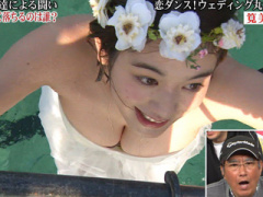 ハプニング グラドル筧美和子がテレビ番組で巨乳がポロリしそうになる放送...