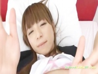JK動画 ブレザー美少女にベッドの上で股開かせて恥ずかしい格好で手マン