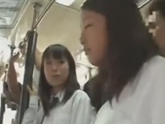 通学バスで友達と一緒に痴漢レイプされるJK動画