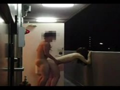 個人撮影 素人 人妻 調教済みの性奴隷化した人妻と合体したまま玄関から飛び出しMCの廊下で変態露出不倫セックス!