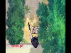 エロアニメ 一見清楚な女子校生、周りに隠れて公園の樹の下でおしっこした...