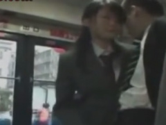 痴女JKにバスで執拗に手コキ責めされるM男動画