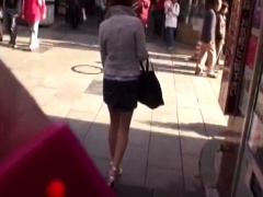 人通りの多い中華街をリモバイを装着させられ歩かさせる羞恥散歩! !