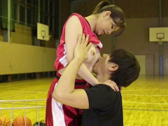 バスケ歴12年のスポーツ女子を体育館でユニフォーム姿で犯される